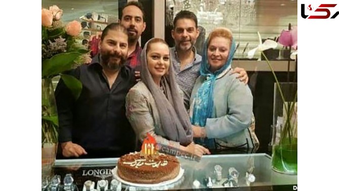 جشن تولد آقای بازیگر کنار خانواده اش در یک ساعت فروشی! + عکس