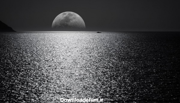 عکس زمینه ماه در دریا سیاه و سفید پس زمینه | والپیپر گرام