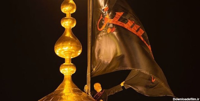 تحویل سال جدید قمری با تعویض پرچم گنبد حرم حسینی +فیلم و عکس