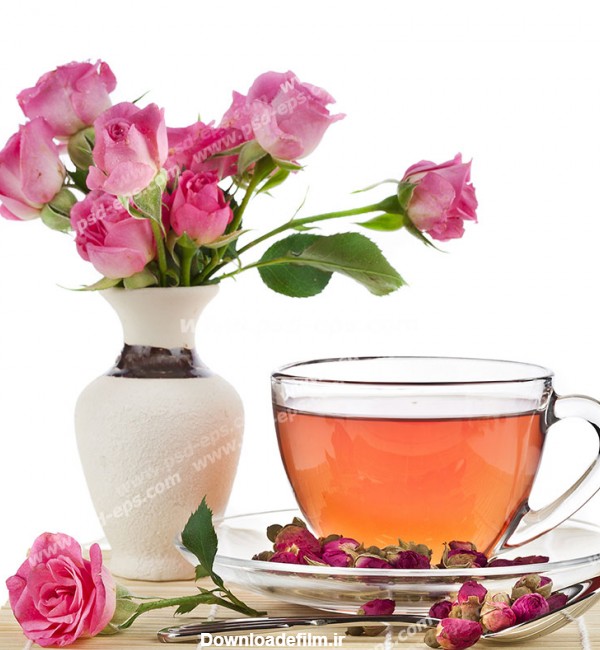 عکس با کیفیت تبلیغاتی فنجان چای در کنار گلدان پر گل رز - لایه باز ...