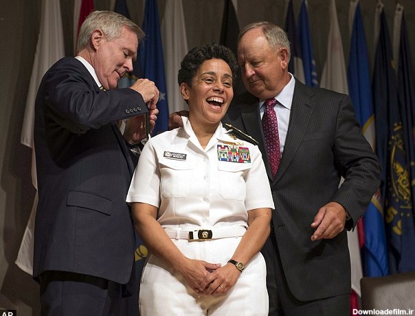اولین زن فرمانده در تاریخ دریایی آمریکا+عکس - مشرق نیوز