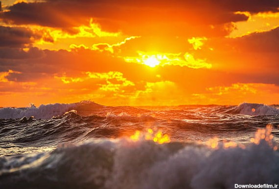 عکس غروب خورشید روی دریا