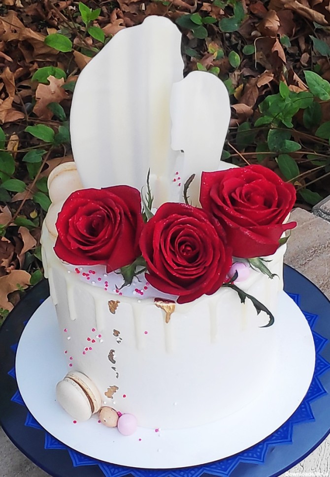 کیک خامه ای با دیزاین گل رز - خانه آبنبات چوبی