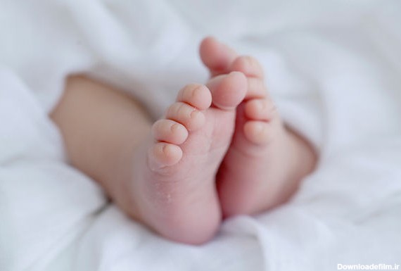14 علت عرق کردن کف پای نوزاد
