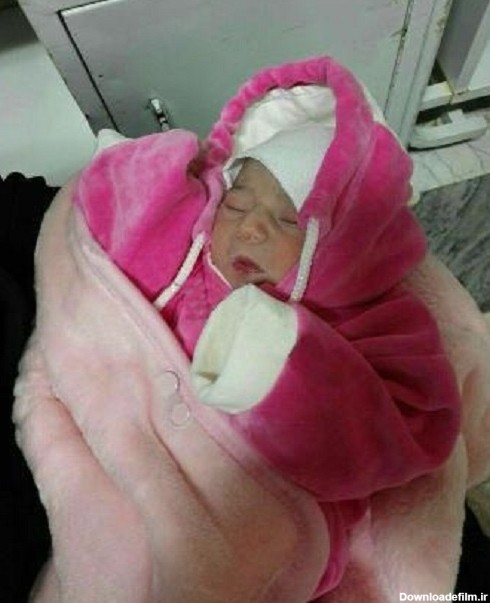 عکس | کشف نوزاد یک روزه در سطل زباله در خمین - خبرآنلاین