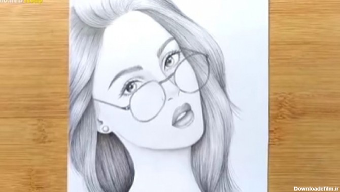 آموزش نقاشی دختری با عینک با موهای زیبا