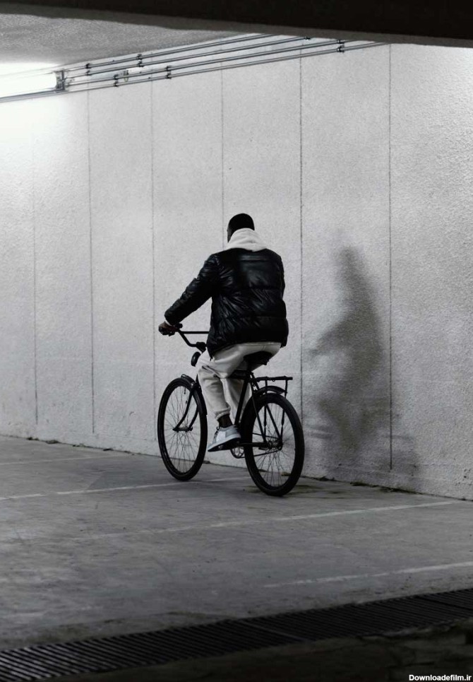 عکس استوک سیاه سفید دوچرخه سواری