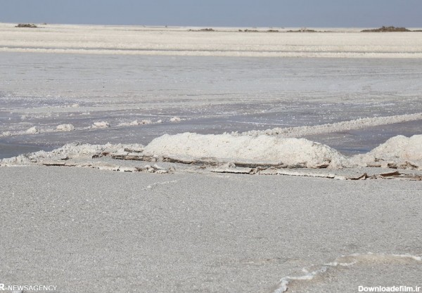خبرآنلاین - تصاویر | دریاچه نمک قم هم خشکید | طوفان نمکی در یک ...