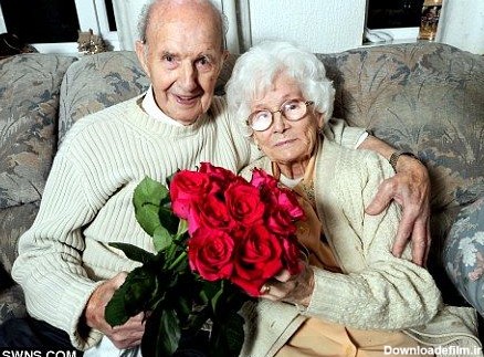 مردی که ۷۰سال برای زنش گل خرید + ‌عکس
