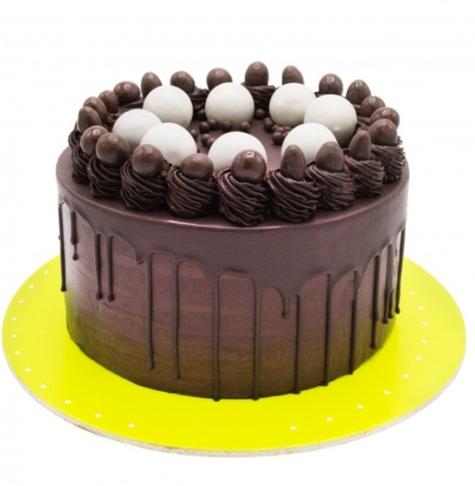 فرارو | طرز تهیه کیک تولد شکلاتی با تزیین+ طریقه فرم دادن خامه قنادی