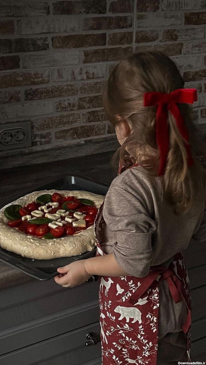 استوری آشپزی دختر بچه فست فود پیتزا | تاوعکس
