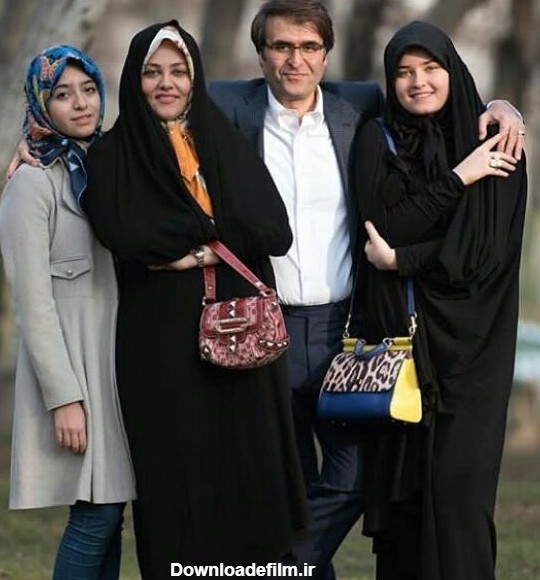 نوه امام خمینی (ره) در کنار همسر و فرزندانش + عکس