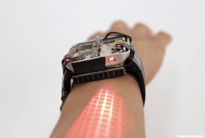 اولین ساعت هوشمند پروژکتور‌دار که پوست دستتان را به صفحه لمسی ...