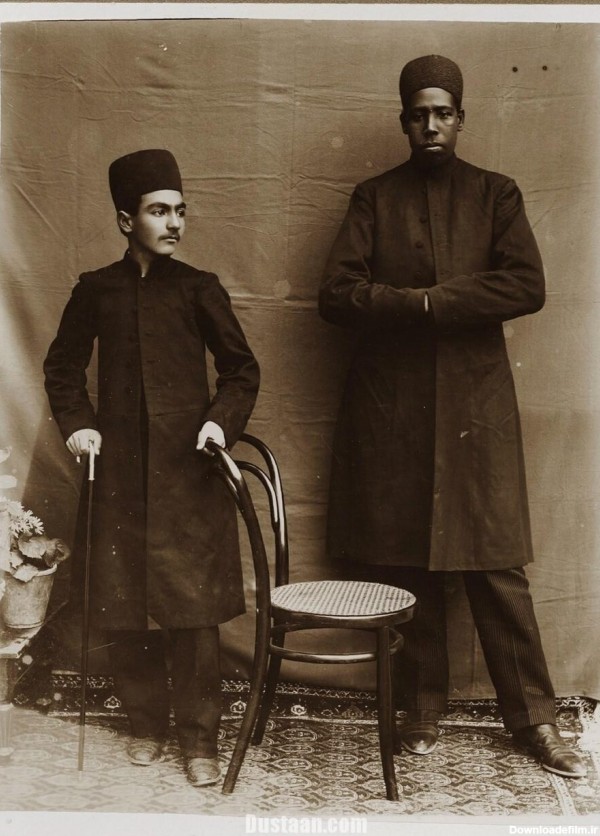 عکس: شاهزاده جوان قاجاری در کنار برده اش - مجله اینترنتی دوستان