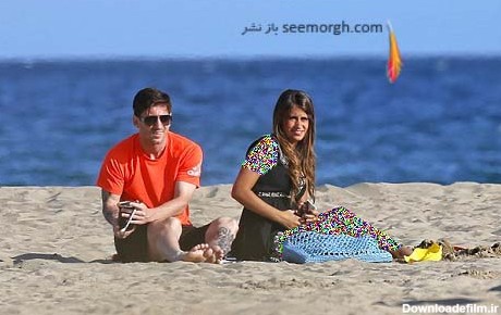 لیونل مسی و همسرش در سواحل بارسلونا