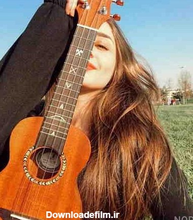 عکس فیک دختر با گیتار