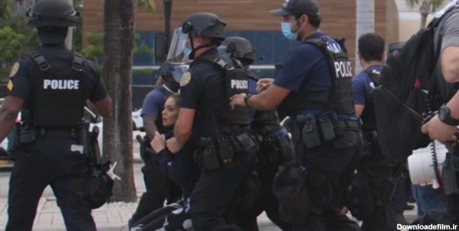 عکس | پلیس آمریکا روسری دختر مسلمان را از سر او کشید