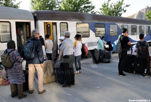 ورود نخستین مسافران ایرانی با قطار به شهر وان ترکیه (عکس ...