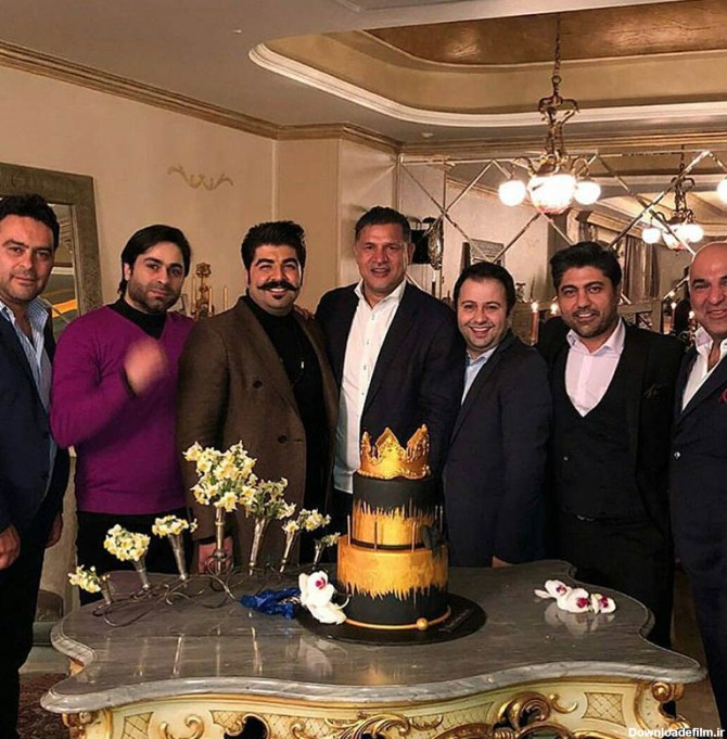 جشن تولد علی دایی در خانه لوکسش با حضور خواننده معروف و یک کیک ...