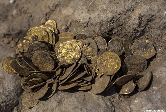 عکس| کشف صدها سکه طلای ناب توسط چند نوجوان