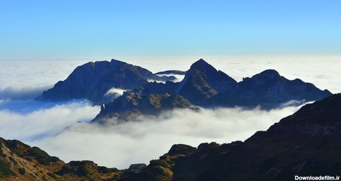 تصویر ابر سفید روی کوه های بلند | پیکفری