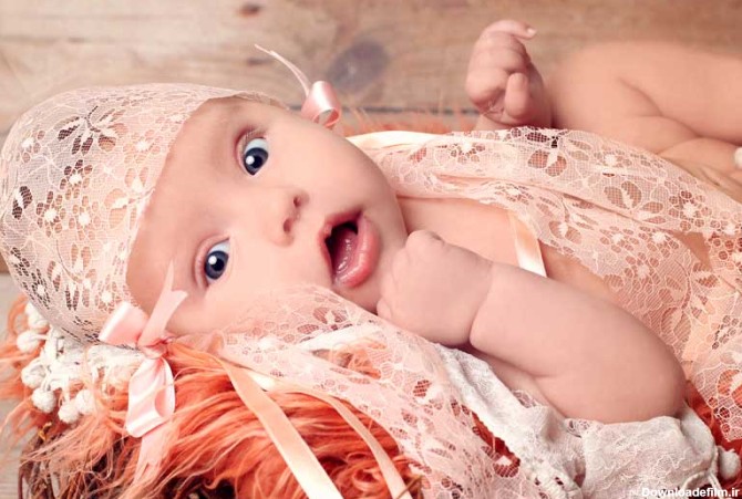 دانلود تصویر باکیفیت نوزاد چشم آبی با روسری طوری