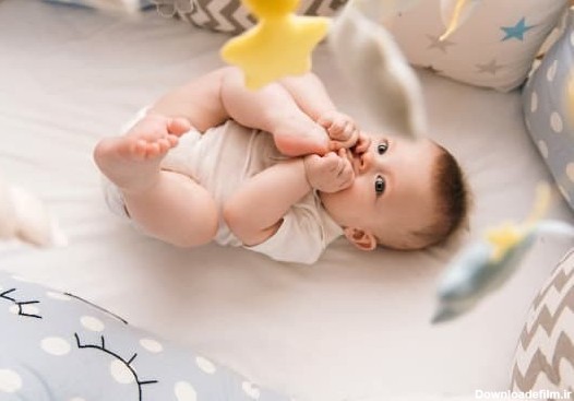 تمام مواردی که باید درباره رشد و نگهداری نوزاد 4 ماهه بدانید