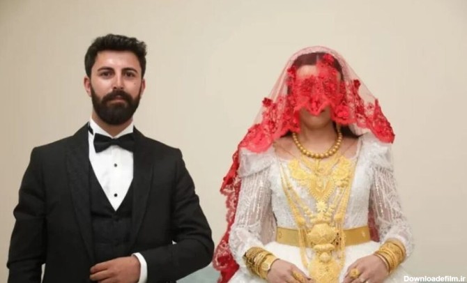 جنجالی ترین عکس از عروسی یک زوج در ترکیه / عروس غرق در پول و ...