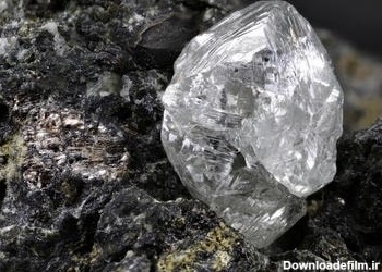 raw-diamond-in-stone الماس خام و معیارهای ارزش گذاری آن +۱۰ معدن الماس خام فعال جهان