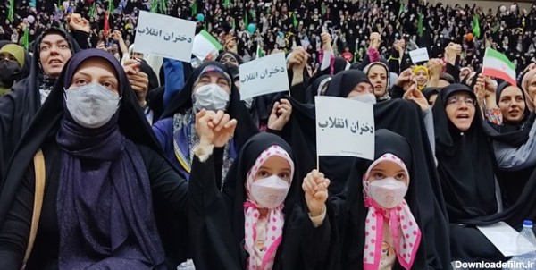 اهتزاز پرچم حجاب و عفاف به علمداری دختران انقلاب