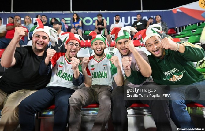 فرارو | (تصاویر) تماشاگران ایرانی در جام جهانی فوتبال ساحلی