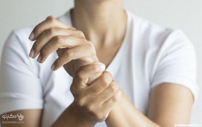 نشانه های در رفتگی مچ دست چیست؟ چگونه درمان می شود؟