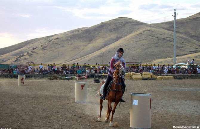 تصاویر | زنان کردستان در جشنواره بازی‌های محلی با اسب