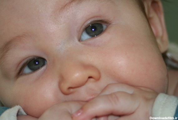 رنگ چشم نوزاد چه زمانی ثابت می شود؟