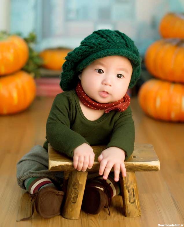 دانلود عکس کودک با لباس سبز | تیک طرح مرجع گرافیک ایران