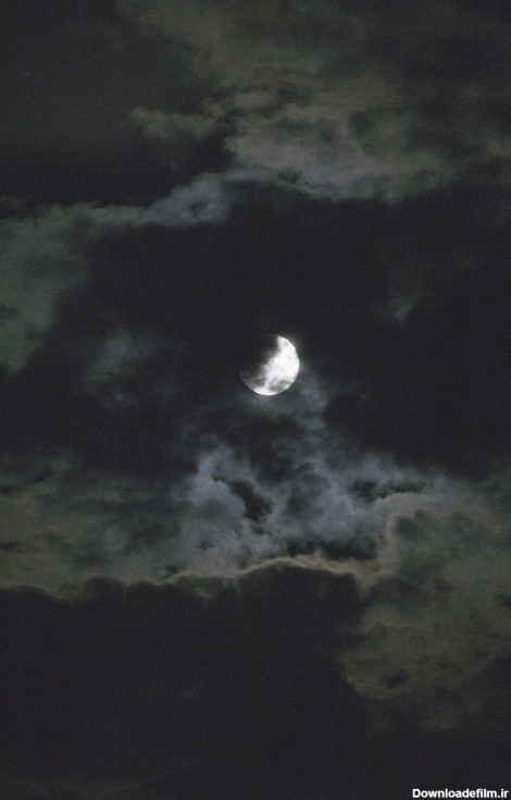 عکس زیبای ماه پشت ابر
