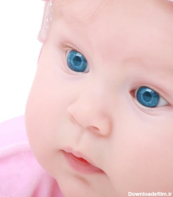 عکس نوزاد دختر چشم آبی زیبا و جذاب با لباس صورتی رنگ با فرمت jpg