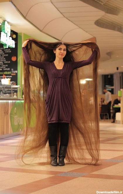دختری با موهای با ۲.۳ متری (+عکس)