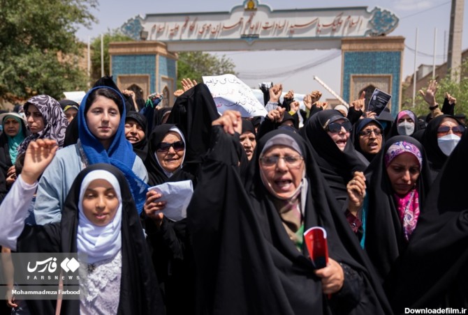 فرارو | (تصاویر) تظاهرات علیه تجمع جنجالی نوجوانان در شیراز