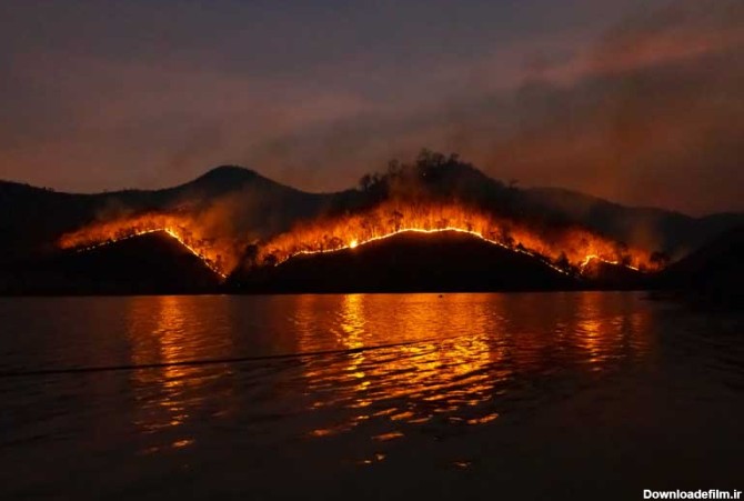 دانلود تصویر آتش سوزی در جزیره