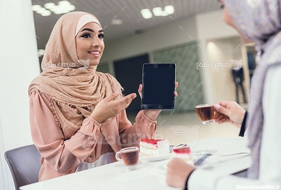 عکس تبلیغاتی حجاب و دورهمی دوستانه