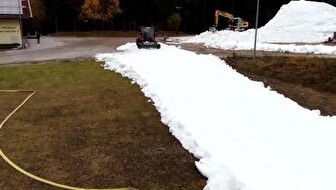 تغییرات اقلیمی جدی‌تر شد؛ تولید برف برای برپایی پیست‌های همیشه پر برف اسکی در اتریش (فیلم)