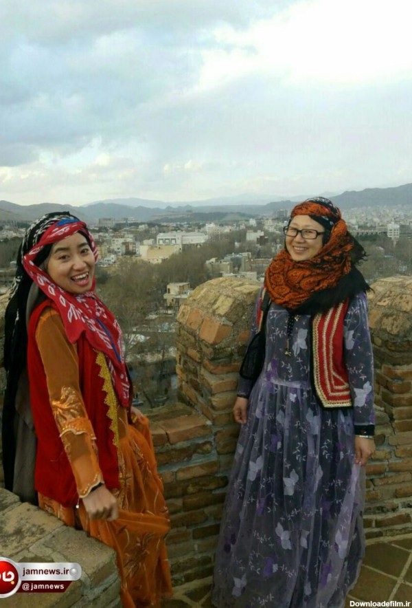 عکس: توریست‌های چینی با لباس محلی زنان لرستان