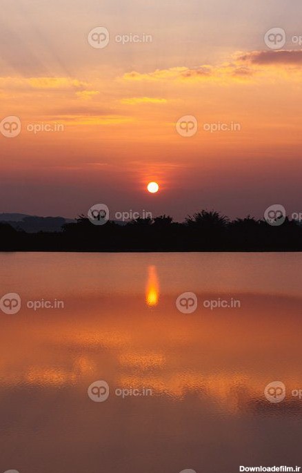 دانلود عکس غروب زیبای خورشید بر فراز دریاچه در تابستان | اوپیک