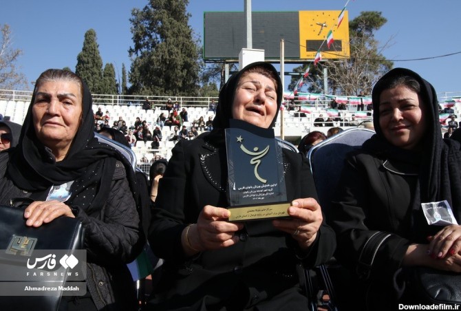 وداع با پیکر ملیکا محمدی در ورزشگاه حافظیۀ شیراز (عکس)