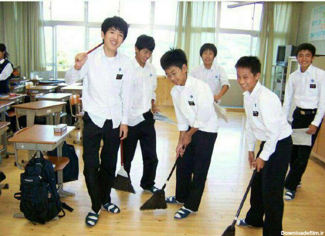 اغلب مدارس ژاپن فاقد نظافتچی هستند و دانش آموزان خودشان طی روز ...