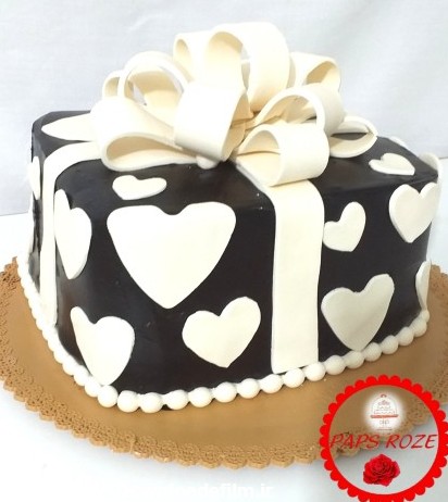 خرید و قیمت کیک تولد کادو قلبی سیاه سفید(2کیلو) از غرفه کیک و ...