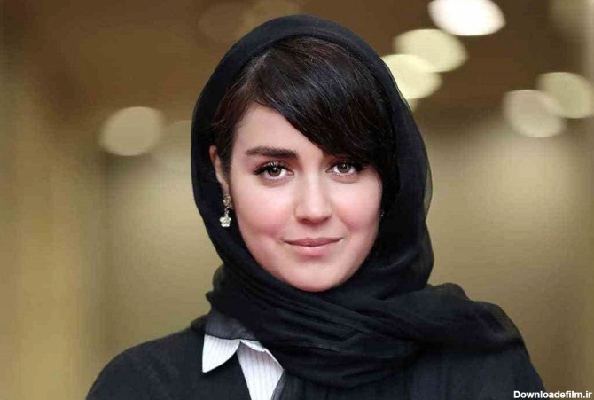 پوشش خاص خانم بازیگر معروف ایرانی در درکنار دریا + عکس
