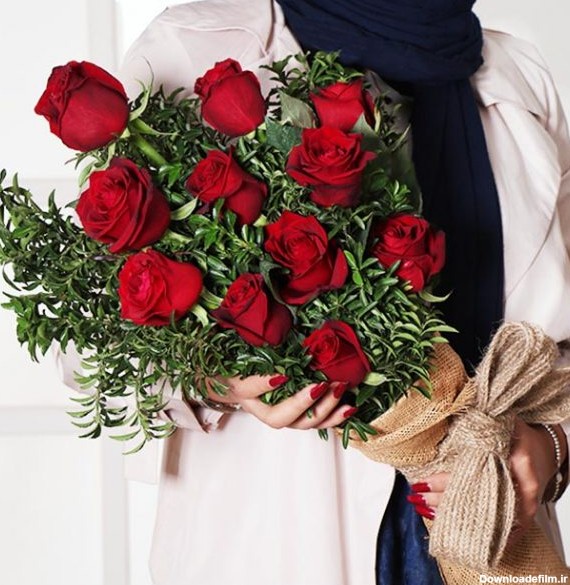 دسته گل رز قرمز عاشقانه | کد 047 – فروشگاه گل طبیعی ارزان