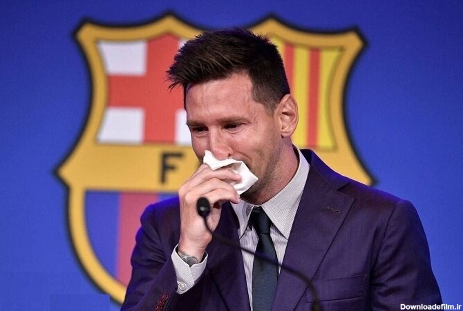 عکس | مسی با چشمانی اشکبار در نشست خبری | من بارسلونا را دوست دارم